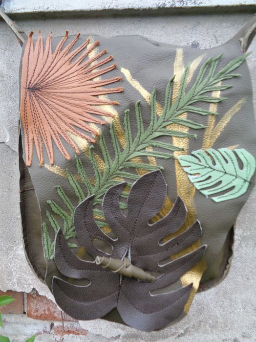 Artystyczna torebka skórzana z liściem palmy. Handmade