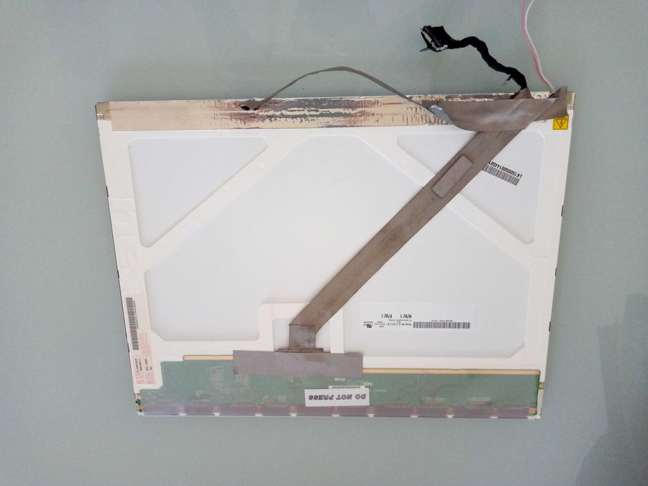 Vendo ecrãs de portátil 16´´