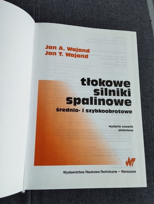 Tłokowe silniki spalinowe średnio i szybkoobrotowe - Jan A. Wajand