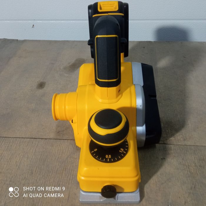 Strug elektryczny DeWalt dcp580