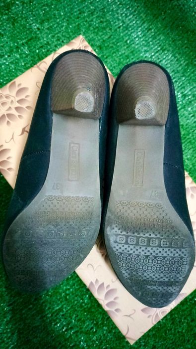 Czarne buty na obcasie r.37
