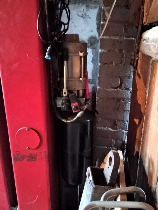 Podnośnik 4 tony, dwukolumnowy, szeroki, wysoki, górna belka