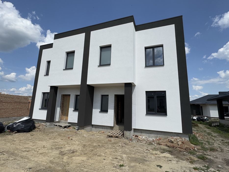 Продам готовий котедж з газом за 3 поліклінікою (перша лінія)