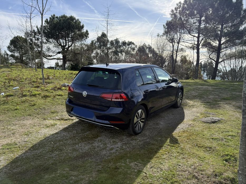 Volkswagen E-Golf 04/2019 cockpit digital