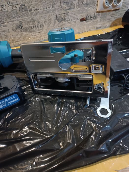 Аккумуляторная дисковая пила Makita HS 301 DZ (85 мм, 25.5 мм, 2 аккум