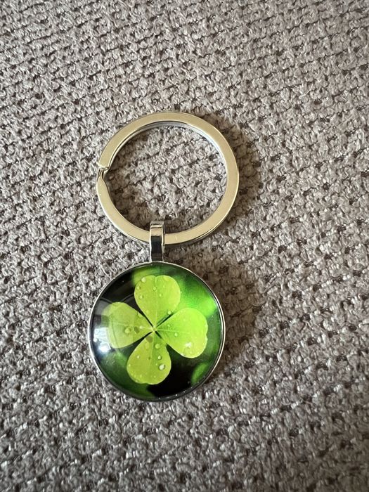 Брелок для ключей с клевером