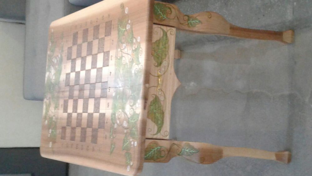 Продам столик для шахмат