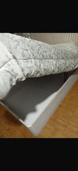 Cama e colchao estado novo