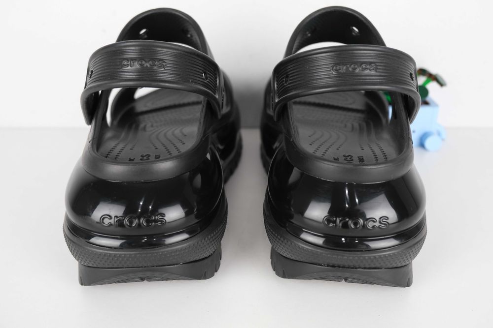 Crocs  classic mega crush sandal     rW10