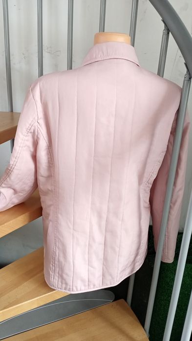 Kurtka przejściowa wiatrówka pudrowy róż pikowana kieszenie