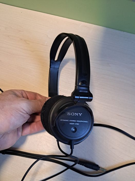 Навушники студійні Sony MDR-v150
