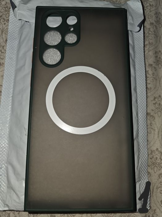 Продам чехол и стекло Samsung s 22 ultra.