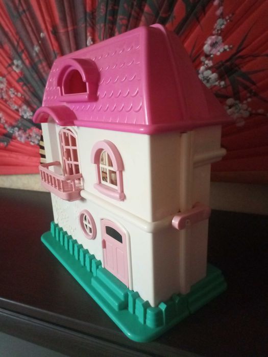 Іграшковий ляльковий будиночок