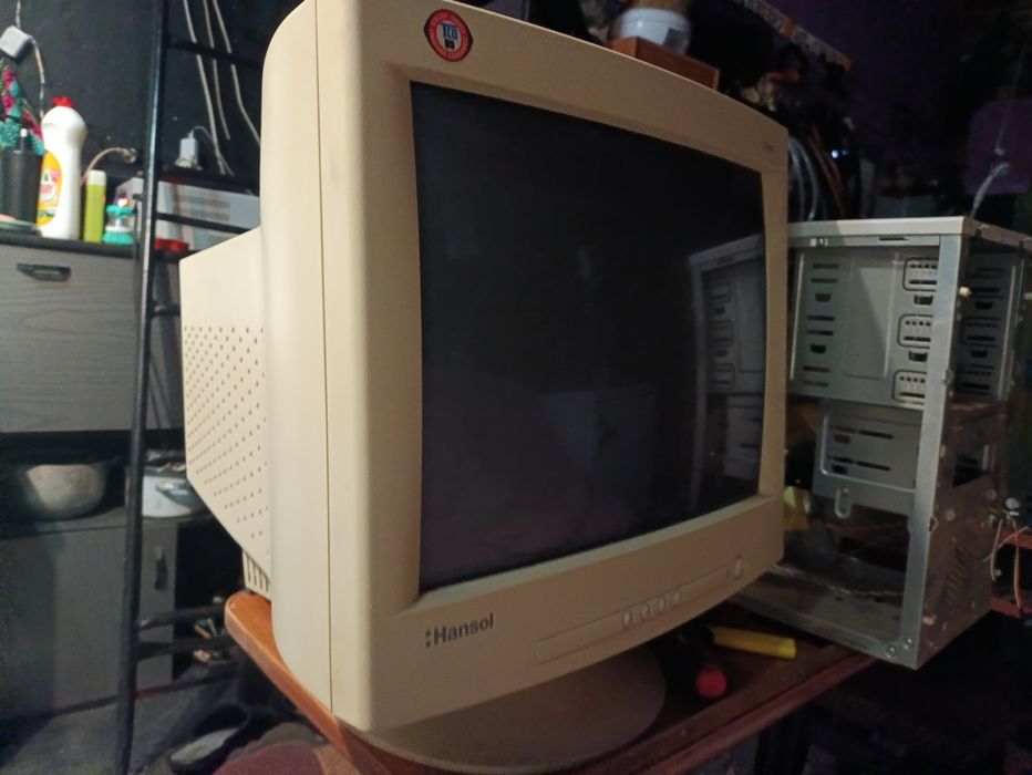 Монитор Hansol 730E