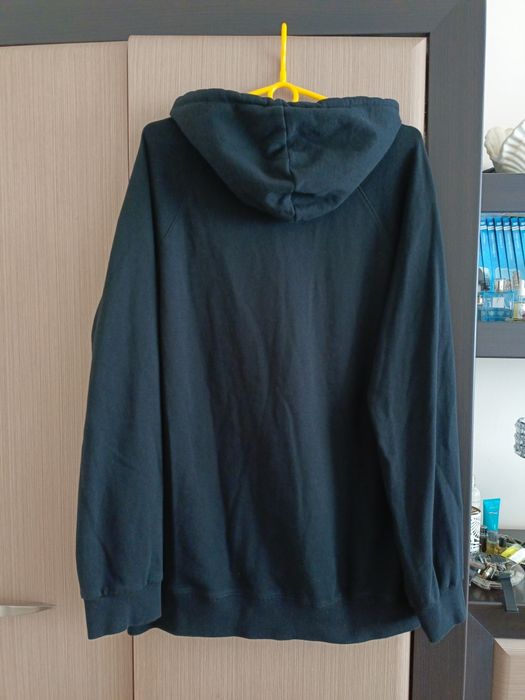 Czarna bluza Guess (rozmiar XL) - haftowane logo, stan bardzo dobry