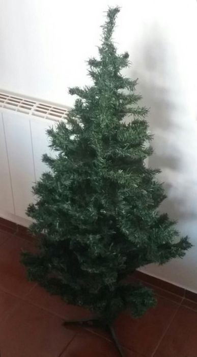 Guirlandes,caixa musical e árvore de natal artificial...