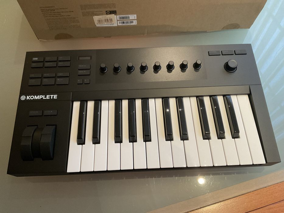 Komplete Kontrol A25