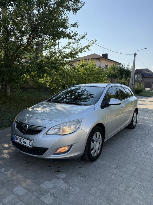 Продам Опель Астру 2013