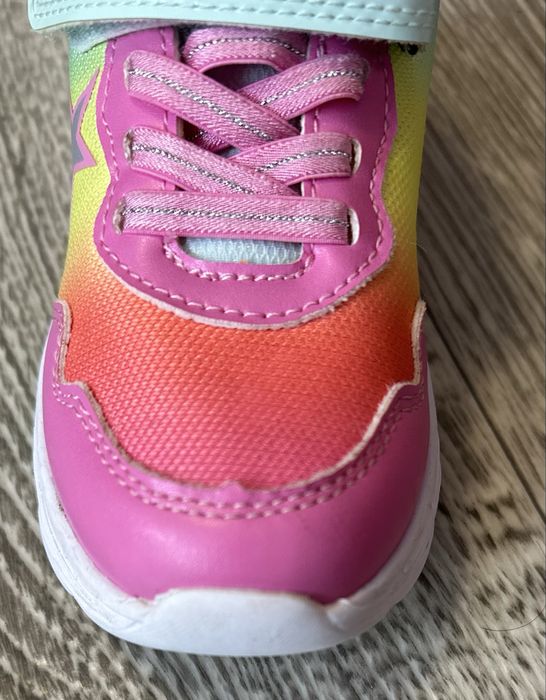 Кросівки для дівчинки 28 розмір