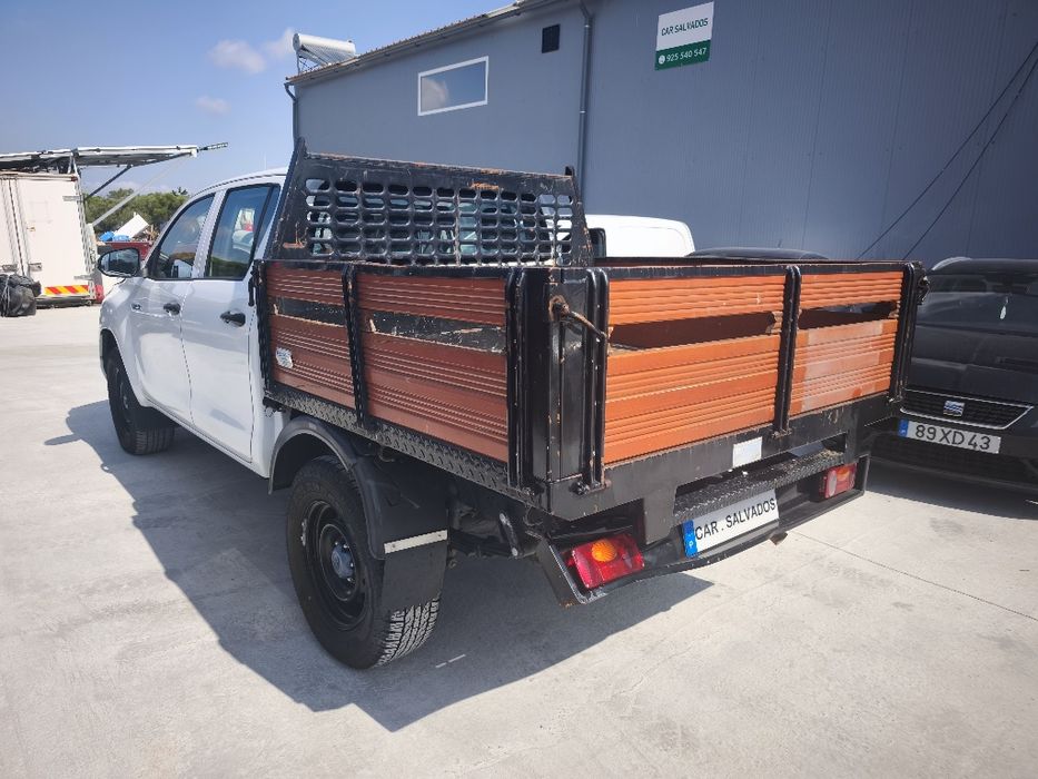 Toyota Hilux 5 lugares