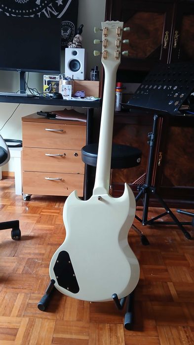 Guitarra Vintage SG (Gold Hardware)
