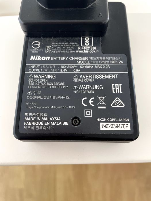 Câmara Nikon D3500 com duas objetivas (18-55 e 55-200mm)