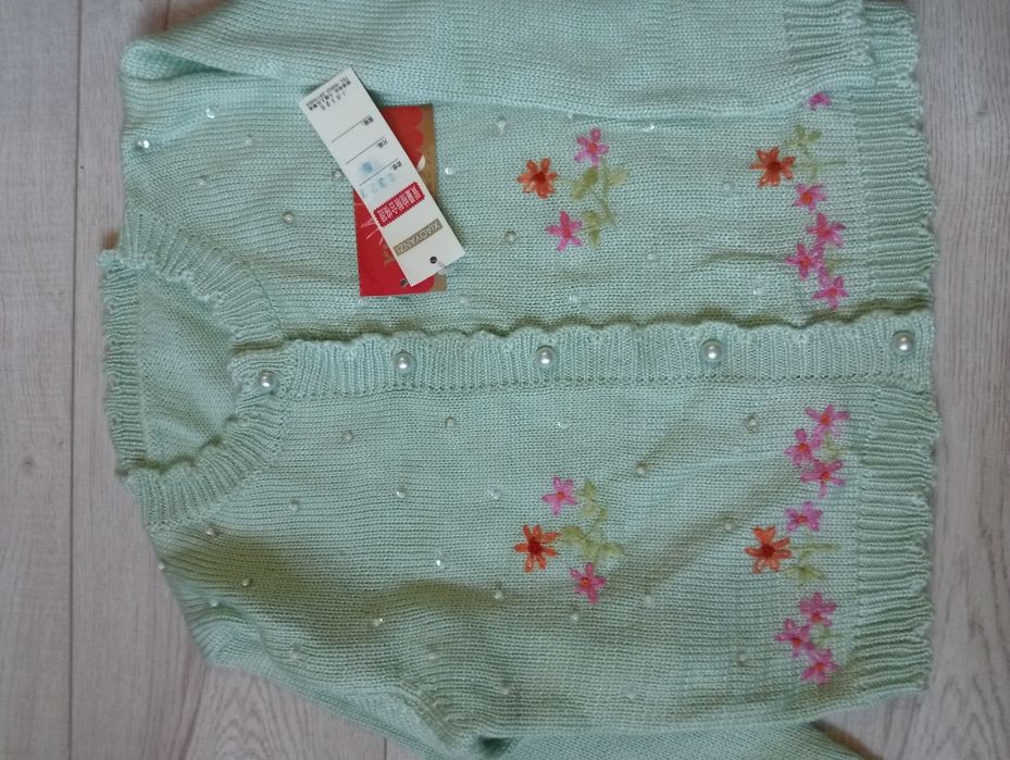 Кофточка на девочку 3-4 года новая