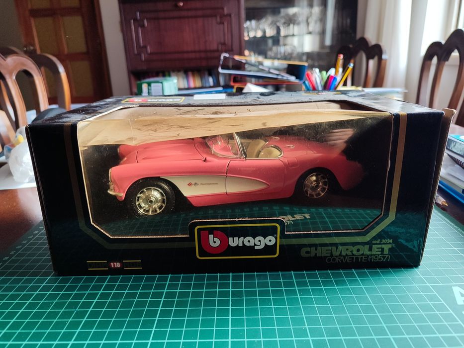 Modelo Burago 1/18 Chevrolet Corvette (1957)