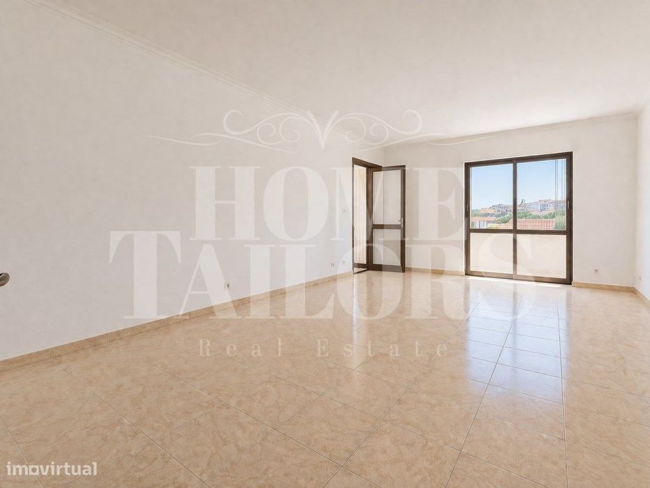 3-Bedroom Apartment with Excellent Areas in Estoril | Brightness, Quality of Construction, and More...