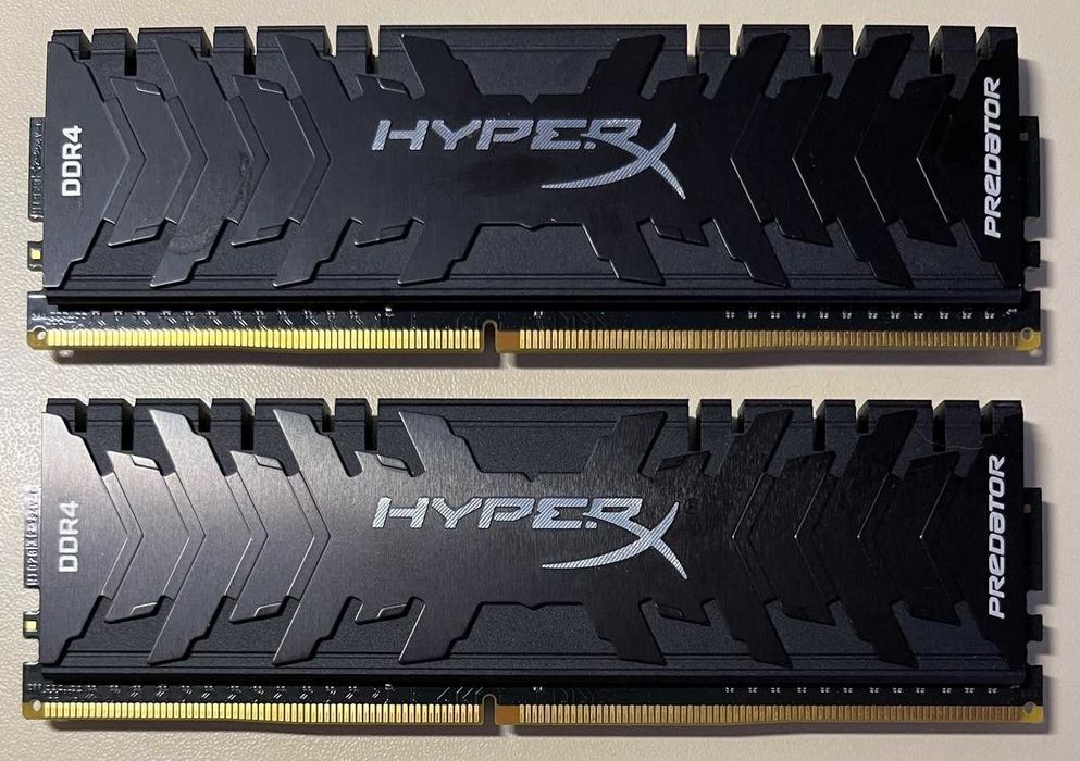 Оперативна пам'ять HyperX DDR4-2400 16GB (Kit of 2x8GB) PC4-19200 Predator Black (HX424C12PB3K2/16)