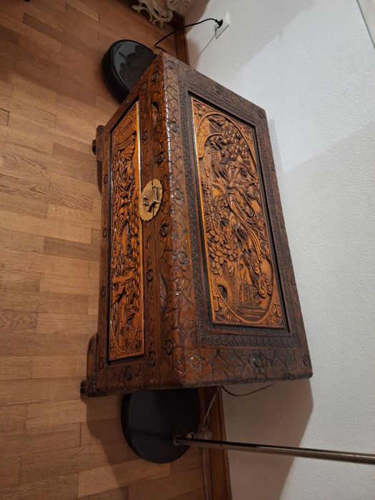 Arca antiga trabalhada em Madeira excelente estado