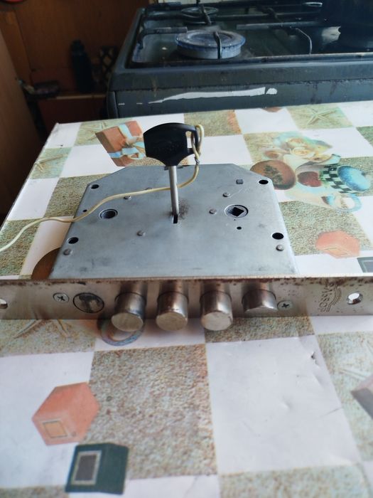 Замок дверной.  Эльбор, ключей 1-штука