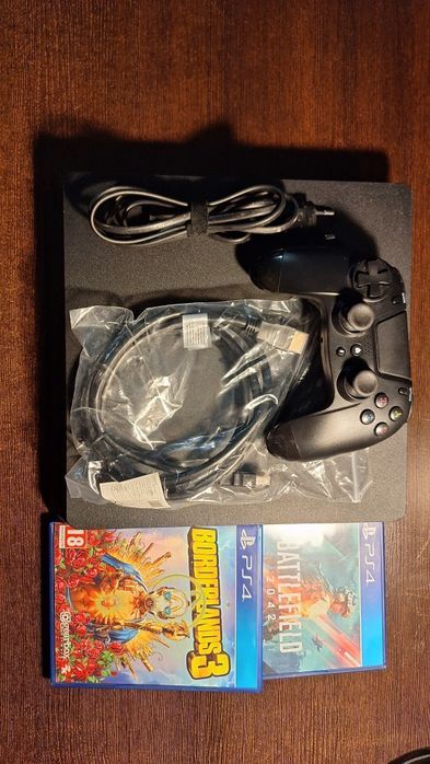 Konsola Ps4 Slim + pad + gry