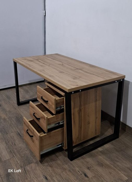 Стол .мебель лофт .торговая витрина .мебель для кафе. Бар .