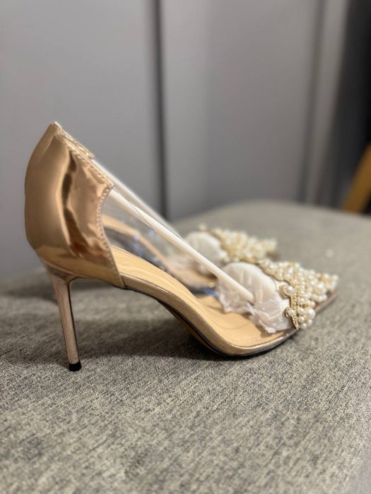 Туфлі з камінчиками золоті туфлі з перлами