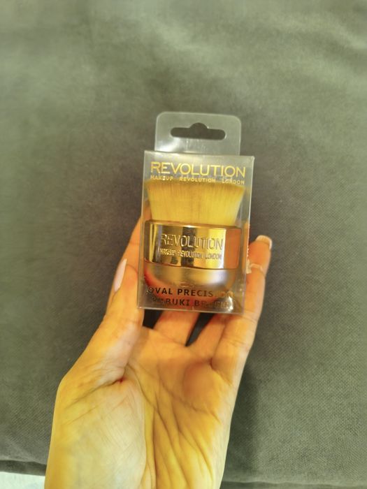 Pędzel kabuki Revolution