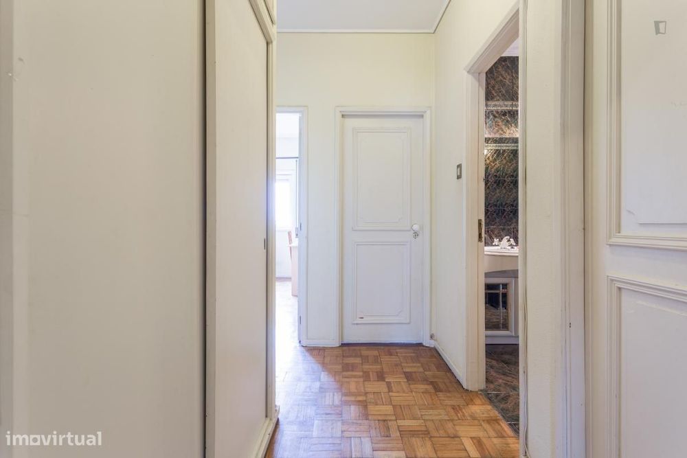 Quarto - localizado em Paranhos Porto