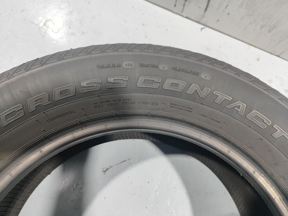 2 pneus semi novos 225-60R17 Continental - Oferta dos Portes