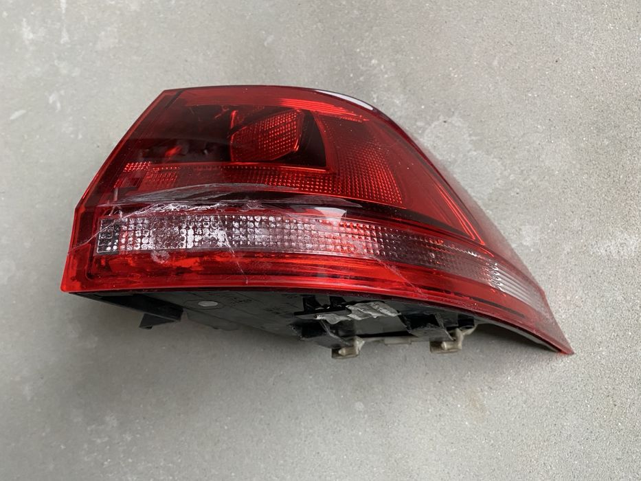 Стоп зовнішній правий VW Golf 7 універсал USA, битий