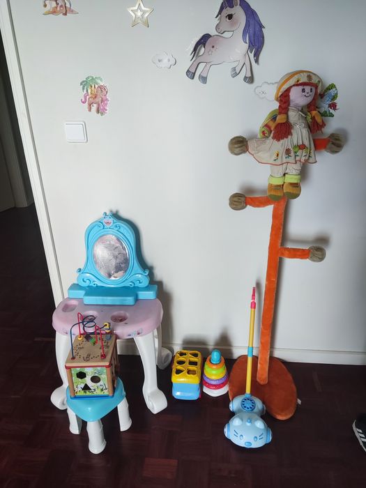 Brinquedos e cabide