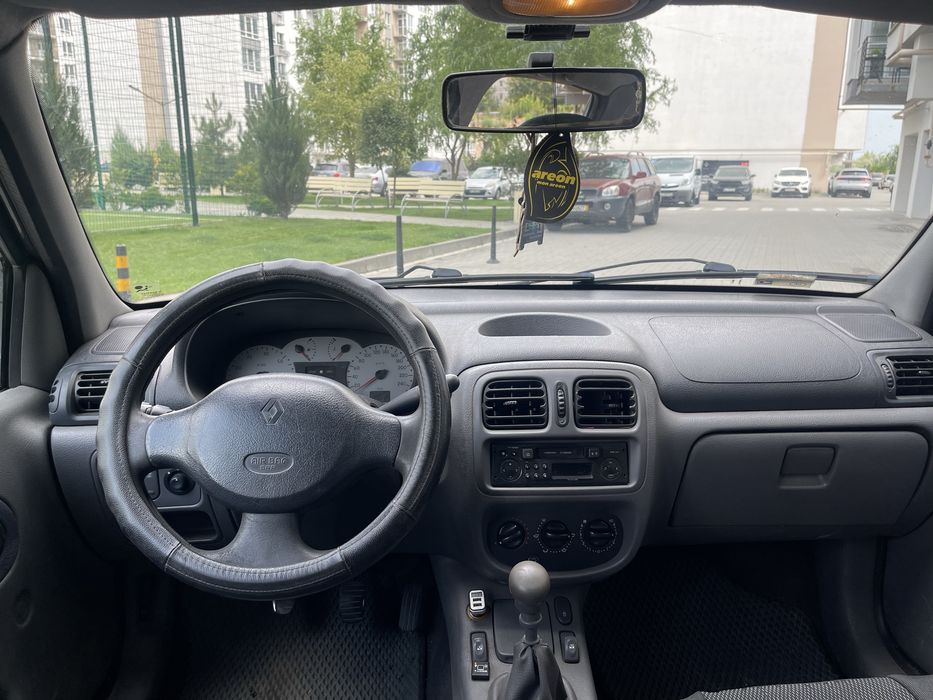 RENAULT CLIO SYMBOL 2001г 1.4 газ/бензин
