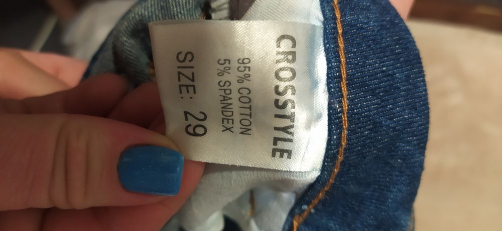CROSSTYLE. Рваные женские джинсы прямого кроя .