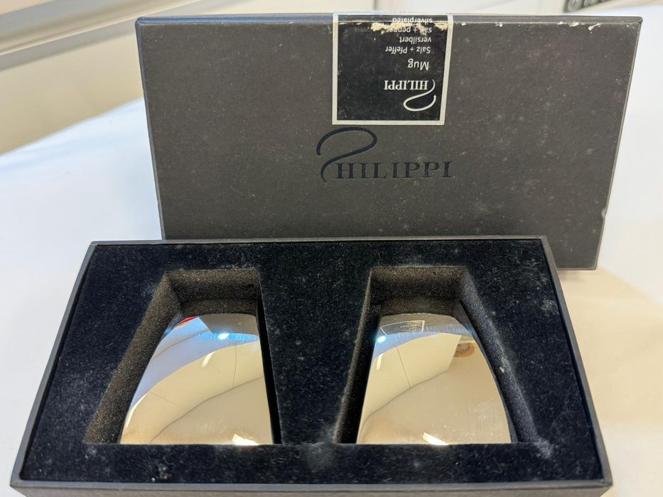 Saleiro e Pimenteiro prateado.