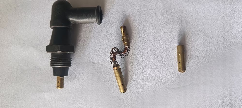 Szczotkotrzymacz do pracy w oleju