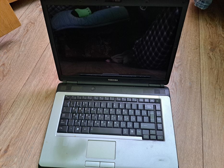 СРОЧНО ПРОДАМ!!! 4 ноутбука( розборка)