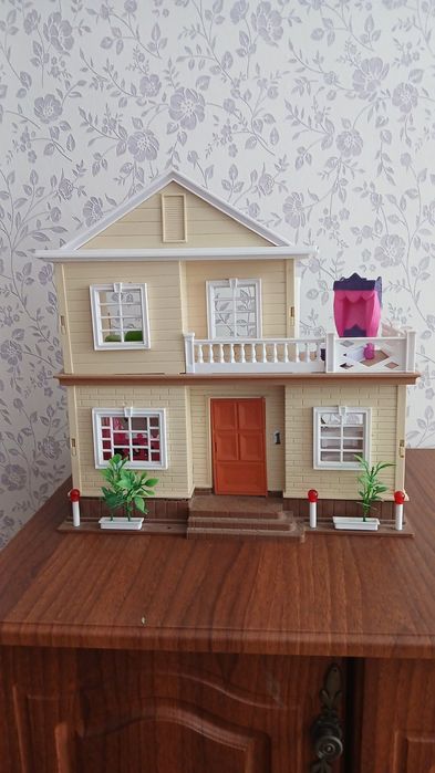 Кукольный домик двухэтажный