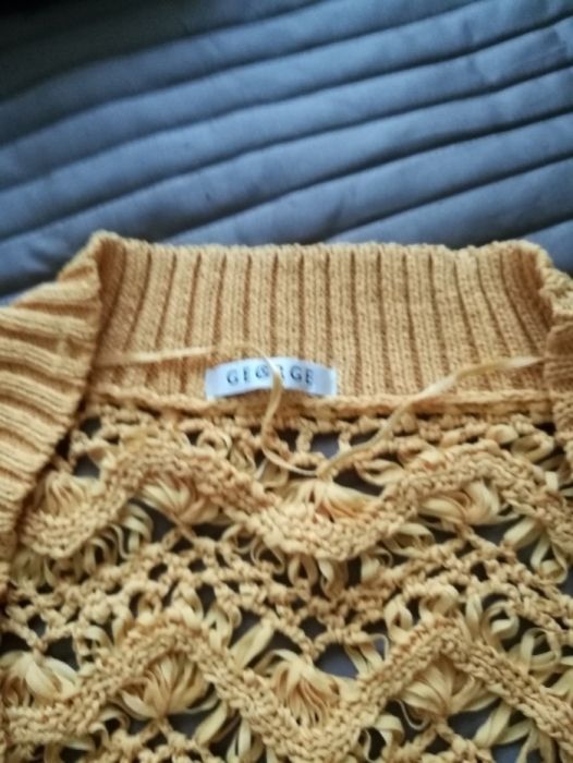 Sweterek żółto pomarańczowy