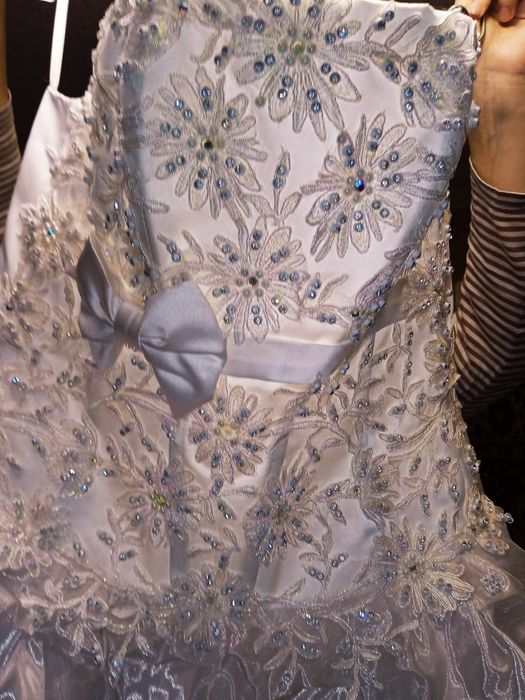 Продам весільну сукню б/у.