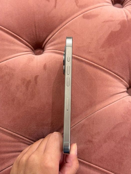 Apple iPhone 15 Pro 256GB Titânio Natural - Como Novo (c/ Caixa)