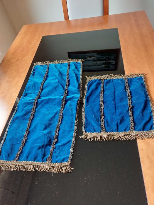 Conjunto naperons vintage em azul.
